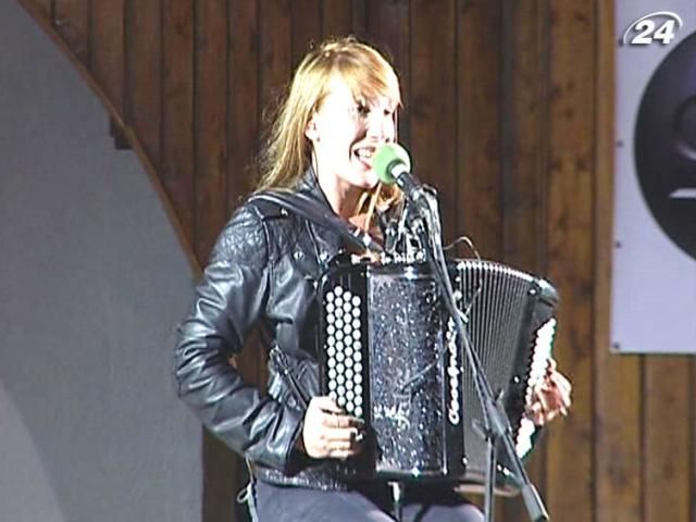 Cпівачка Заза Фурньє привезла до Києва дух Франції Cпівачка Заза Фурньє привезла до Києва дух Франції