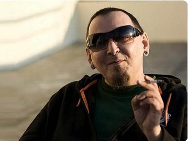 Сегодня легендарному Кузе из "Братьев Гадюкиных" исполнилось бы 50 Сегодня легендарному Кузе из "Братьев Гадюкиных" исполнилось бы 50