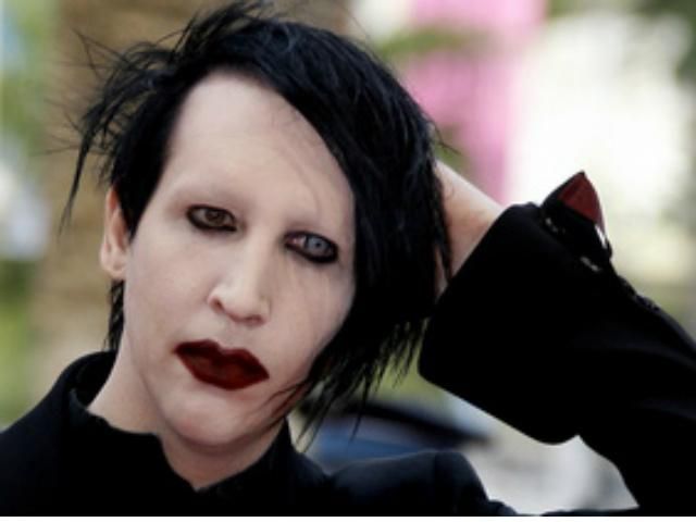 В Білорусі закликають протестувати проти Мерліна Менсона (Фото) В Білорусі закликають протестувати проти Мерліна Менсона (Фото)