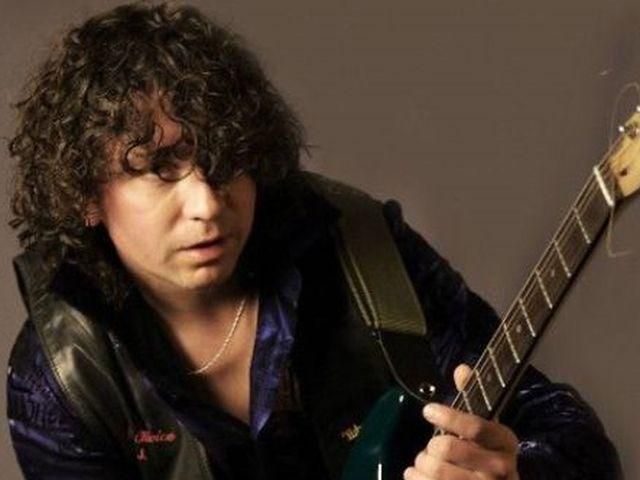 Український гітарист побив рекорд гри на гітарі (Відео) Український гітарист побив рекорд гри на гітарі (Відео)