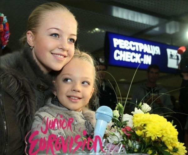 Переможницю дитячого Євробачення зустріли почесна варта та оркестр (Фото) Переможницю дитячого Євробачення зустріли почесна варта та оркестр (Фото)