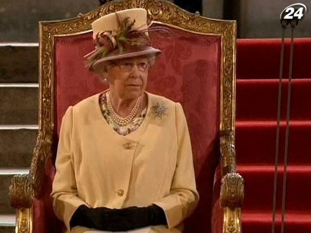Королева Великобританії звернеться з промовою до нації в 3D-форматі