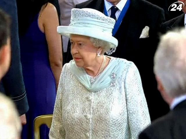 Єлизавета II вперше відвідає засідання британського уряду