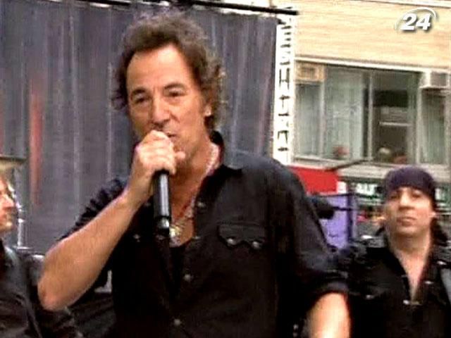 Национальная академия США назвала Спрингстина человеком года Национальная академия США назвала Спрингстина человеком года