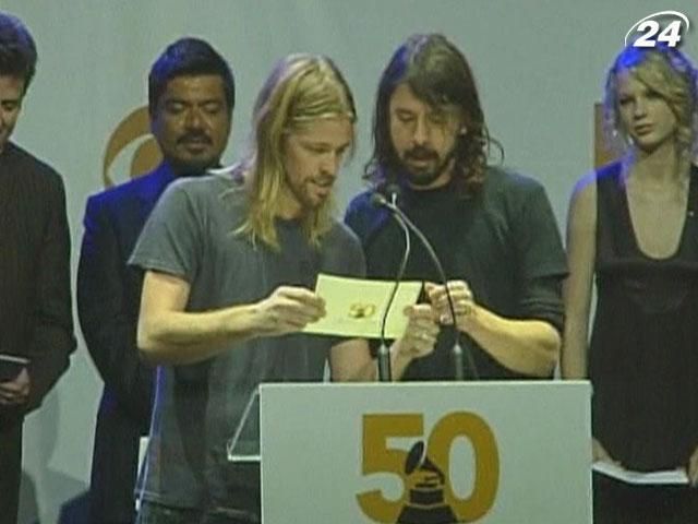 Лидер Foo Fighters Дэйв Грол объявил состав новой супергруппы Лидер Foo Fighters Дэйв Грол объявил состав новой супергруппы