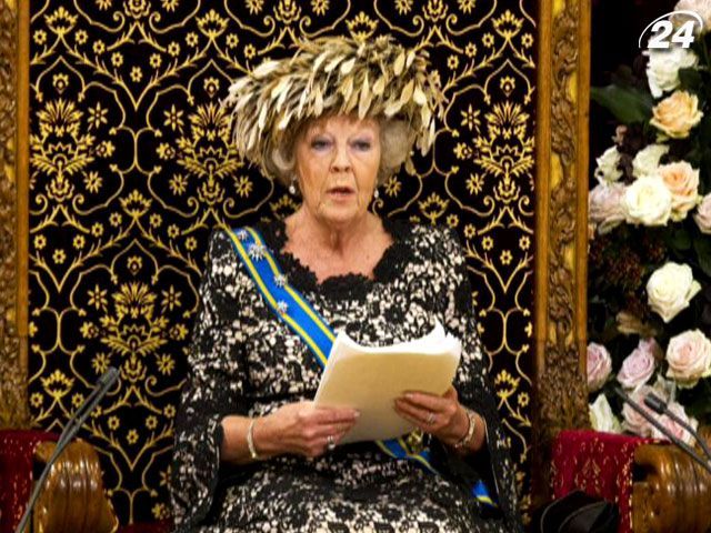 Королева Нидерландов отреклась от престола Королева Нидерландов отреклась от престола