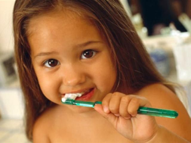 Науковці радять чистити зуби під музику Науковці радять чистити зуби під музику