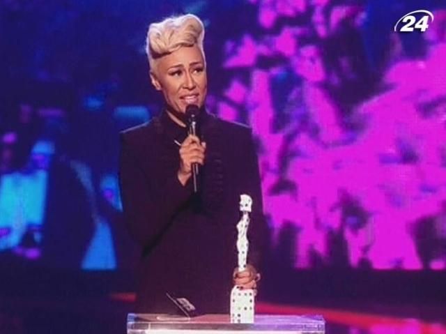 Найкращою співачкою Британії стала Емілі Санде Найкращою співачкою Британії стала Емілі Санде