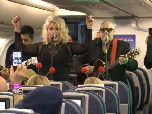 Британські зірки заспівали на висоті 13 кілометрів (Відео) Британські зірки заспівали на висоті 13 кілометрів (Відео)