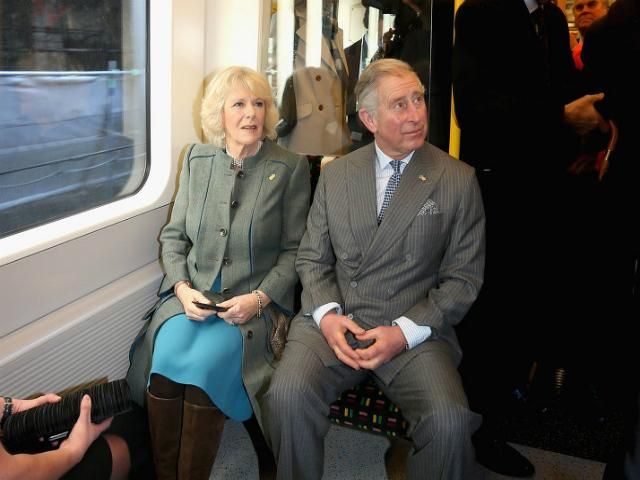 Принц Чарльз з дружиною зустрілися зі сирійськими біженцями (Фото) Принц Чарльз з дружиною зустрілися зі сирійськими біженцями (Фото)