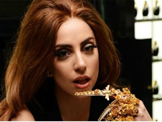 Леді Ґаґа пересуватиметься на золотому інвалідному візку Леді Ґаґа пересуватиметься на золотому інвалідному візку