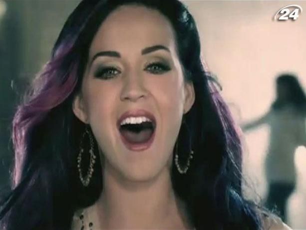 Кеті Перрі пише автобіографію за 2 мільйони фунтів Кеті Перрі пише автобіографію за 2 мільйони фунтів