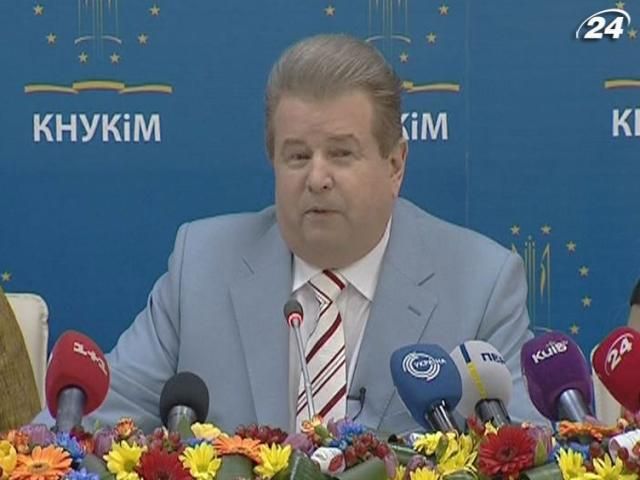 Поплавский празднует 20-летие ректорства в КНУКиИ Поплавский празднует 20-летие ректорства в КНУКиИ