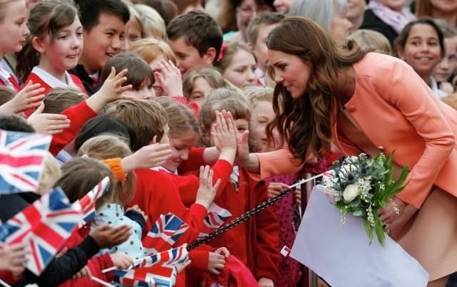 Кейт Міддлтон відвідала дитячий хоспіс (Фото) Кейт Міддлтон відвідала дитячий хоспіс (Фото)