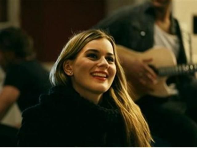 Фаворитка "Евровидения" представила акустический вариант конкурсной песни (Видео) Фаворитка "Евровидения" представила акустический вариант конкурсной песни (Видео)