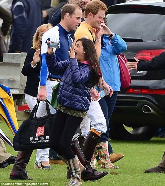 Фанатка британских принцев невероятно счастлива от встречи с ними (Фото) Фанатка британских принцев невероятно счастлива от встречи с ними (Фото)