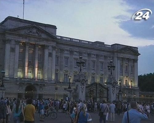 Великобритания празднует пополнение в королевской семье Великобритания празднует пополнение в королевской семье