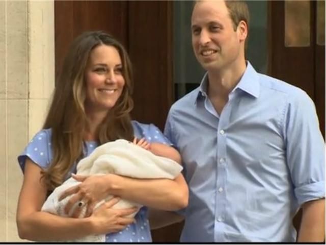 Кейт Міддлтон та принц Вільям показали свого новонародженого сина (ВІДЕО)
