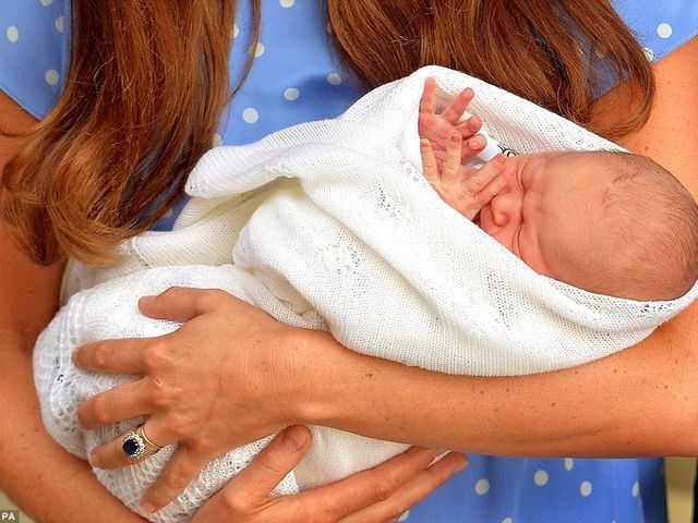 З'явилися нові фото новонародженного майбутнього британського короля (Фото)