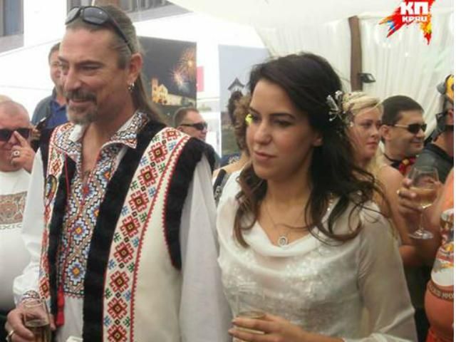 Екс-зять Тимошенко пішов під вінець в українському національному костюмі Екс-зять Тимошенко пішов під вінець в українському національному костюмі