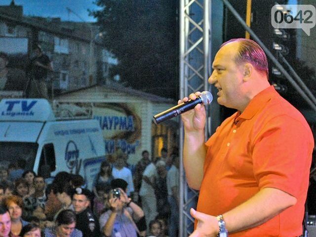 В Луганске нардеп-регионал развлекал людей вместе с группой "Лесоповал" (Фото. Видео) В Луганске нардеп-регионал развлекал людей вместе с группой "Лесоповал" (Фото. Видео)