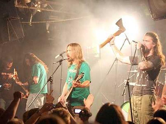 Суд Москвы признал песню рок-группы "Коррозия металла" экстремистской
