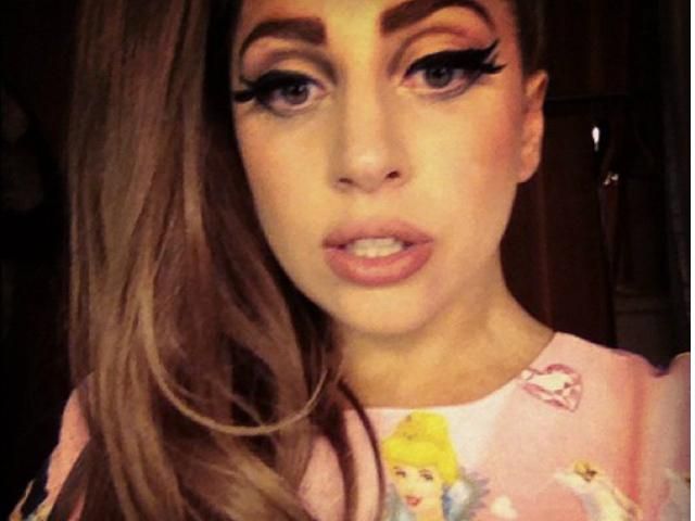 Леди Гага прикрыла интимные места мхом (Фото) Леди Гага прикрыла интимные места мхом (Фото)