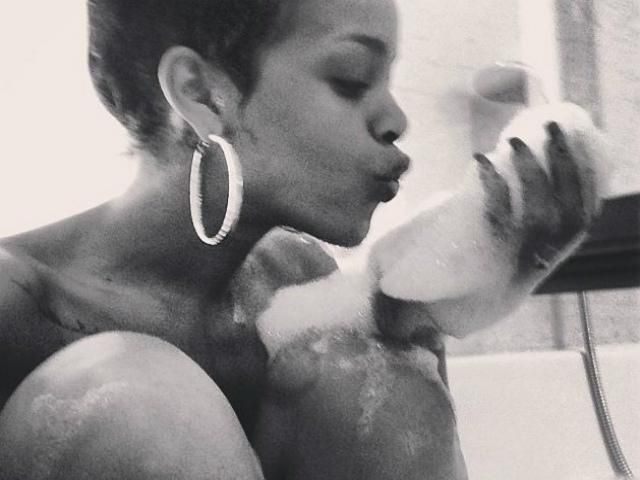 Ріанна похвалилась красою без макіяжу (Фото) Ріанна похвалилась красою без макіяжу (Фото)