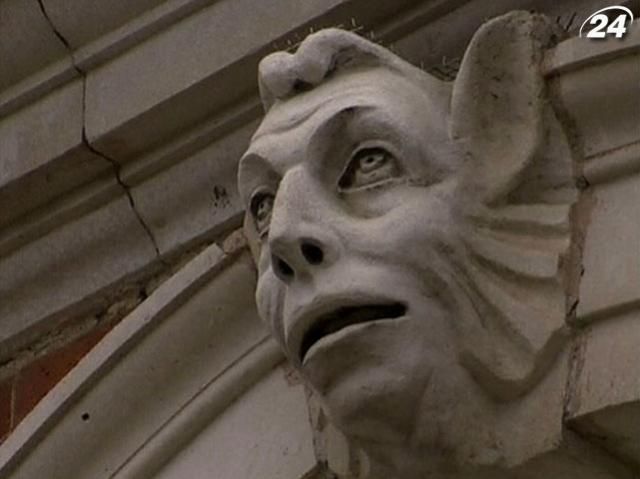 Во дворце Хэмптон-Корт живут привидения английских королев Во дворце Хэмптон-Корт живут привидения английских королев