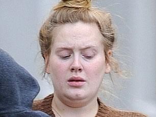 Адель поймали без макияжа (Фото) Адель поймали без макияжа (Фото)