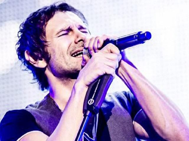 "Океан Ельзи" під час виступу у Москві присвятив пісню подіям в Україні (Відео) "Океан Ельзи" під час виступу у Москві присвятив пісню подіям в Україні (Відео)