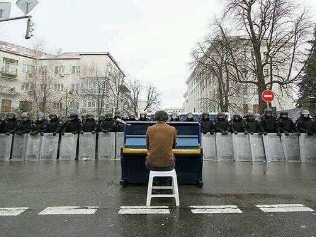 Сина Джона Леннона вразив музикант на Євромайдані Сина Джона Леннона вразив музикант на Євромайдані