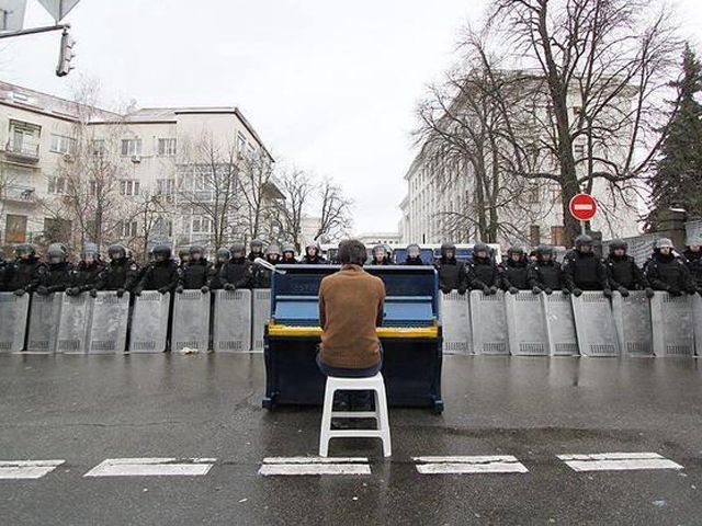 Під КМДА встановлять ще одне фортепіано Євромайдану