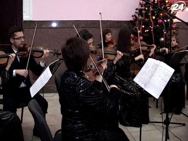 На вокзалі у Тернополі колядував оркестр На вокзалі у Тернополі колядував оркестр