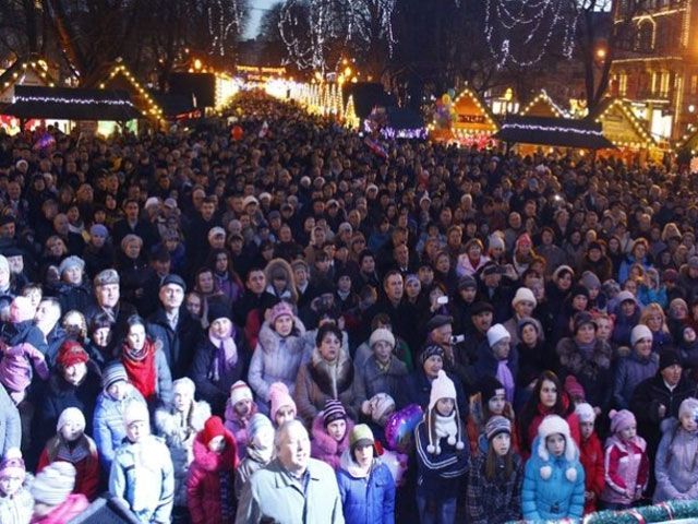 У Львові 2 тисячі людей заколядували разом (Відео)
