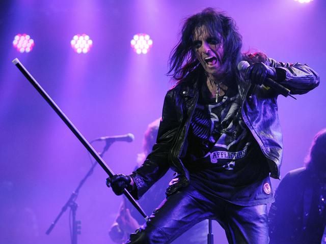 Сегодня "королю ужаса и мастеру эпатажа" Элису Куперу исполняется 66 лет Сегодня "королю ужаса и мастеру эпатажа" Элису Куперу исполняется 66 лет