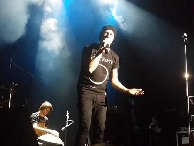 Российская группа спела в Москве "Я не сдамся без боя" (Видео) Российская группа спела в Москве "Я не сдамся без боя" (Видео)