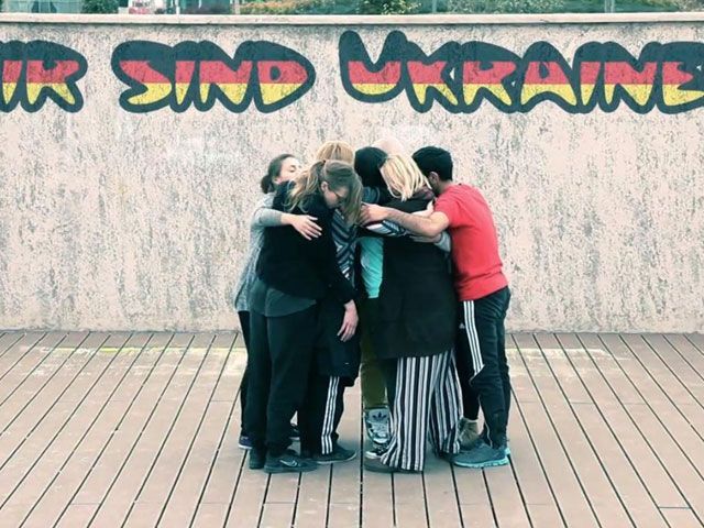 Грузинські знаменитості присвятили пісню Україні (Відео) Грузинські знаменитості присвятили пісню Україні (Відео)