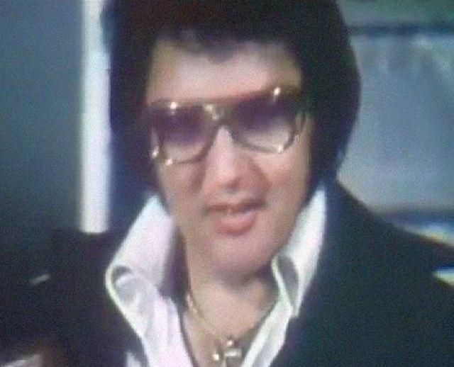 Сегодня король рок-н-ролла Элвис Пресли дал последний концерт Сегодня король рок-н-ролла Элвис Пресли дал последний концерт