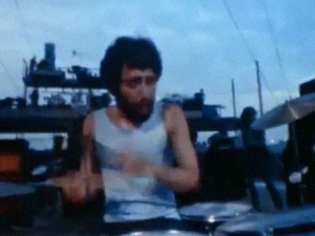 День в истории: 45 лет назад стартовал рок-фестиваль Вудсток День в истории: 45 лет назад стартовал рок-фестиваль Вудсток