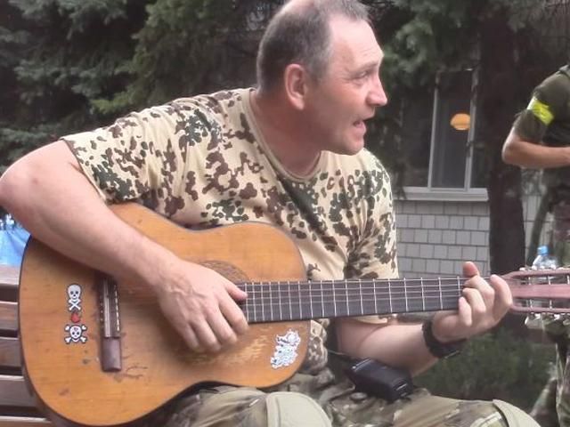 Бойцы АТО свободное от боев время проводят с музыкой (Видео)