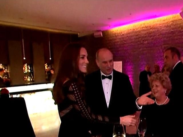 Герцогиня Кетрін уперше за останні 2 місяці з'явилася на публіці Герцогиня Кетрін уперше за останні 2 місяці з'явилася на публіці