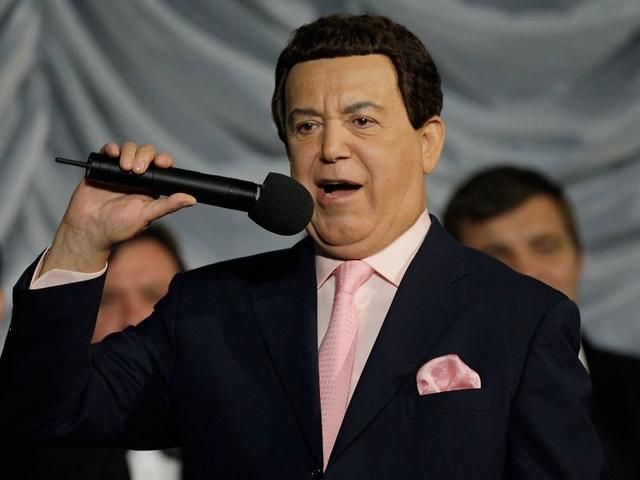 Кобзон, которому запрещен въезд в Украину, дал концерт в Донецке Кобзон, которому запрещен въезд в Украину, дал концерт в Донецке