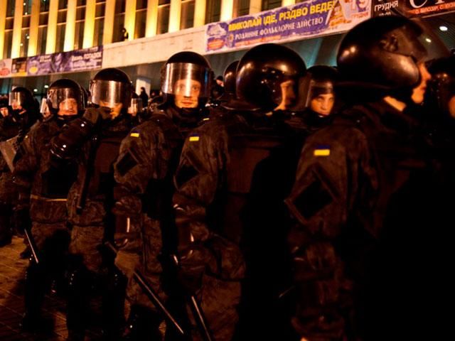 Милиция задержала четырех протестующих под концертом Ани Лорак