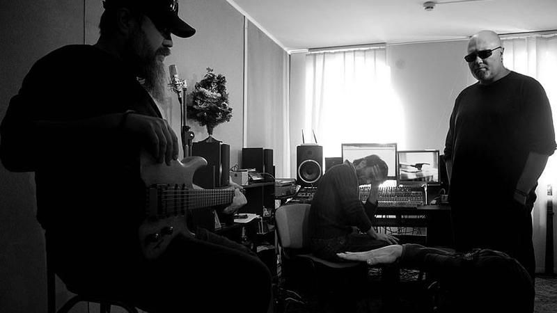 Гурт "Кому вниз" презентував композицію, присвячену "Правому сектору" Гурт "Кому вниз" презентував композицію, присвячену "Правому сектору"