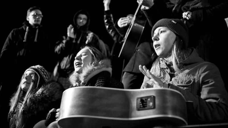 Вечно живые. Как хоронили рок-кумиров от Высоцкого до Кузьмы Вечно живые. Как хоронили рок-кумиров от Высоцкого до Кузьмы