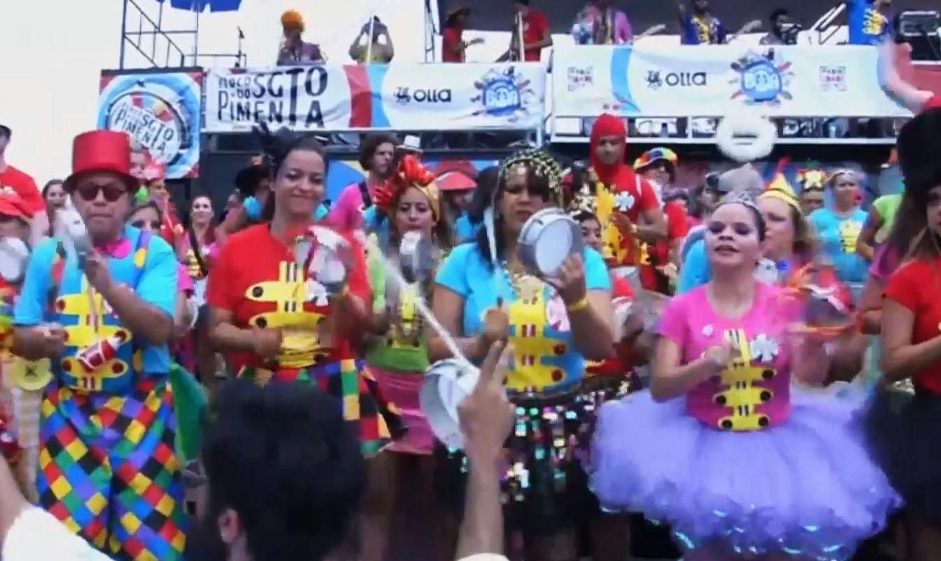 В Рио-де-Жанейро состоялась уличная вечеринка "Sergeant Pepper"