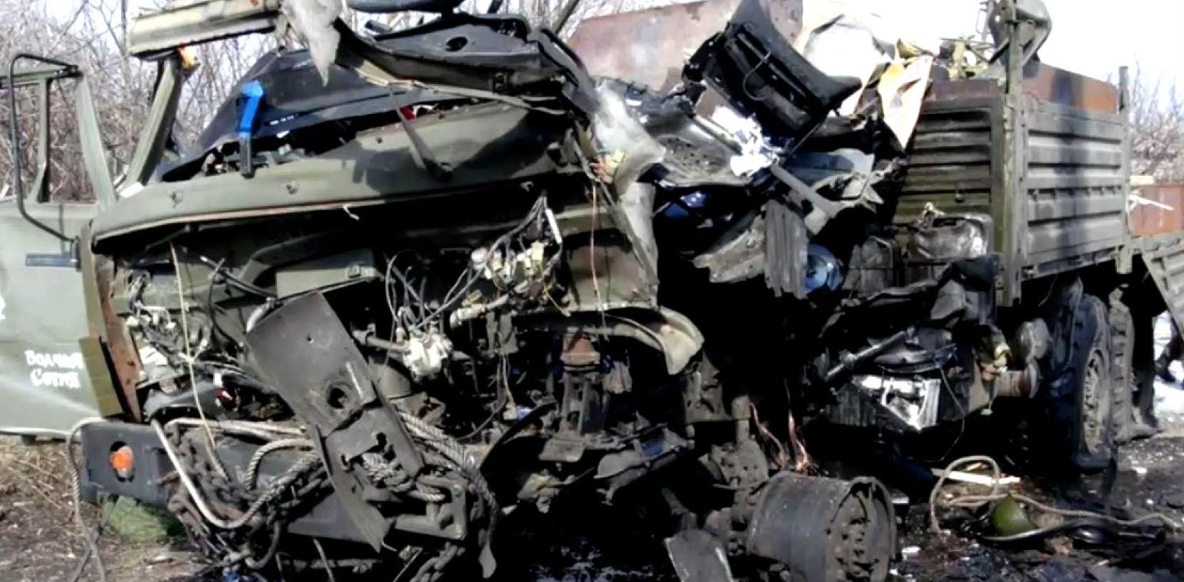 Тиждень у фото. Підірваний КамАЗ терористів, повернення бійців з-під Дебальцевого Тиждень у фото. Підірваний КамАЗ терористів, повернення бійців з-під Дебальцевого