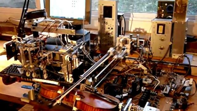 В США пенсионер создал робота-скрипача