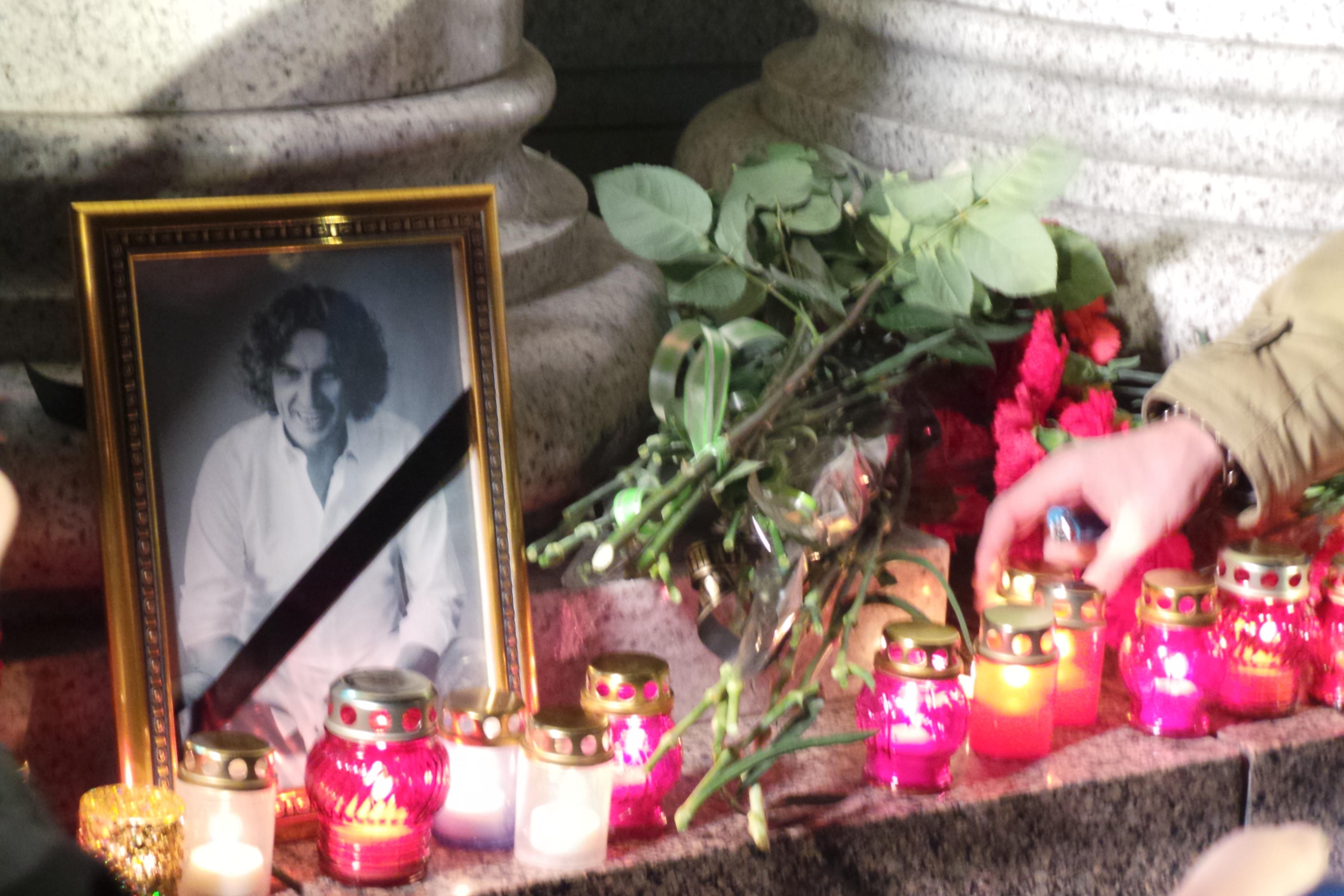 У Хмельницькому влаштували зворушливий флешмоб пам'яті Андрія Кузьменка У Хмельницькому влаштували зворушливий флешмоб пам'яті Андрія Кузьменка